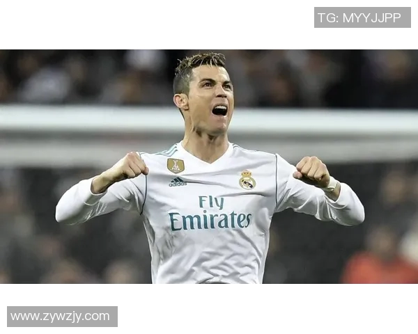 C罗足球明星入场盛况图片展现了他的风采与魅力,尽显传奇球员风范