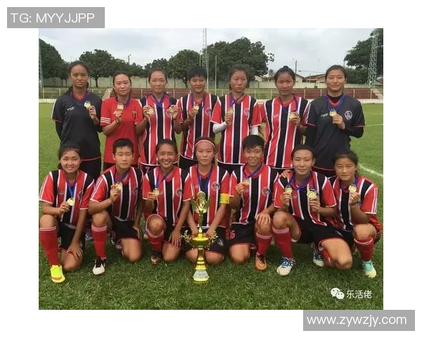 装老人的足球明星如何在绿茵场上重拾青春与激情