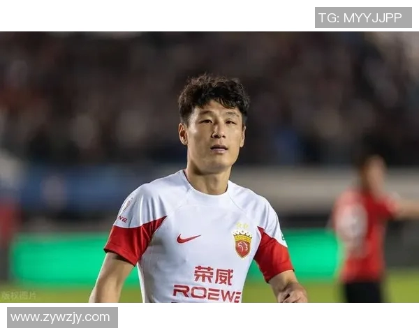 足球明星与黑粉的对决揭示了社交媒体时代的真实与虚假