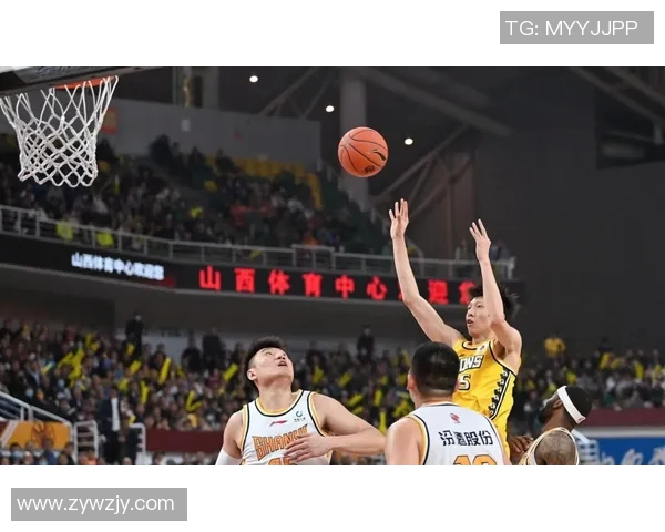 中国男篮与西班牙男篮激战正酣谁能在国际赛场上笑到最后